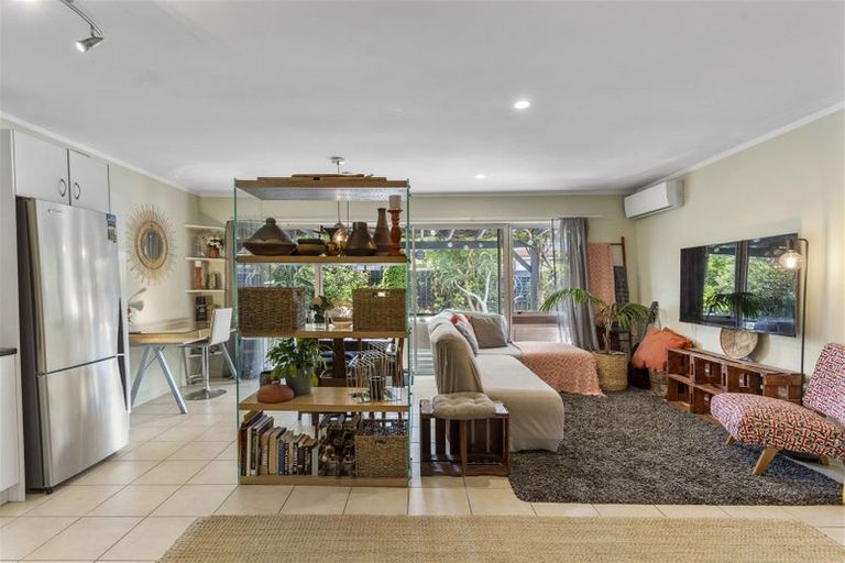 Photo of property in 2/21 Latham Avenue, Pakuranga, Auckland, 2010