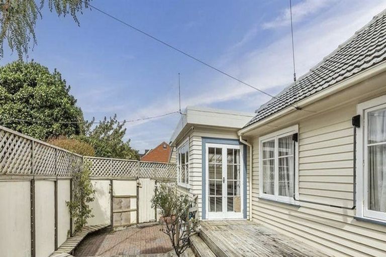 Photo of property in 112 Main Road, Tawa, Wellington, 5028