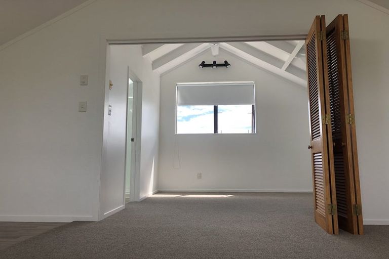 Photo of property in 18 Ngatira Road, Muriwai, Waimauku, 0881