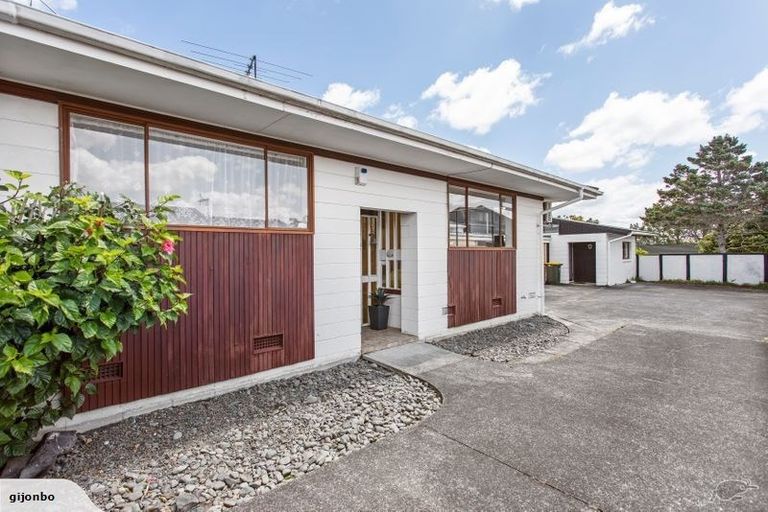 Photo of property in 2/28 Salisbury Road, Birkdale, Auckland, 0626