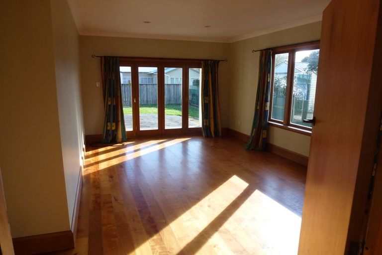 Photo of property in 24 Milverton Avenue, Hokowhitu, Palmerston North, 4410