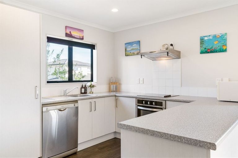 Photo of property in 68 Claverdon Drive, Massey, Auckland, 0614