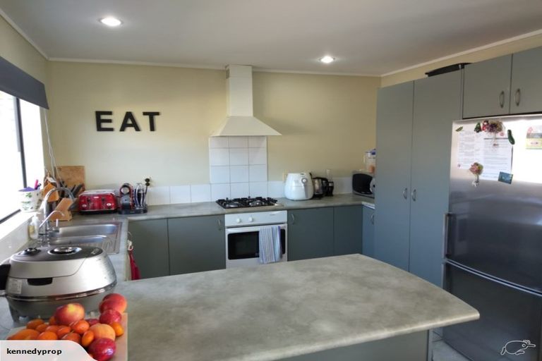 Photo of property in 16 Mackwell Road, Fairview Heights, Auckland, 0632