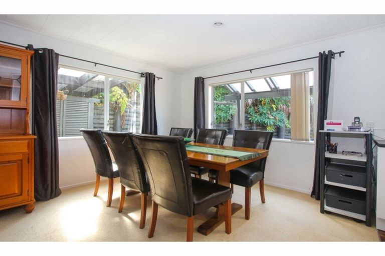 Photo of property in 1/18 Teviot Place, Totara Vale, Auckland, 0629