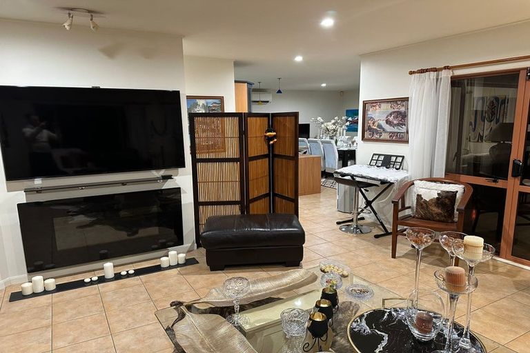 Photo of property in 52 Bronzewing Terrace, Unsworth Heights, Auckland, 0632