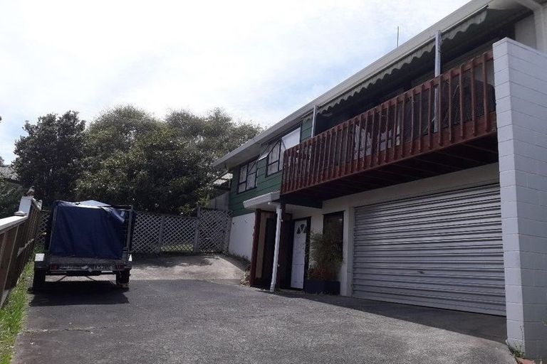 Photo of property in 2/15 Louise Place, Browns Bay, Auckland, 0630