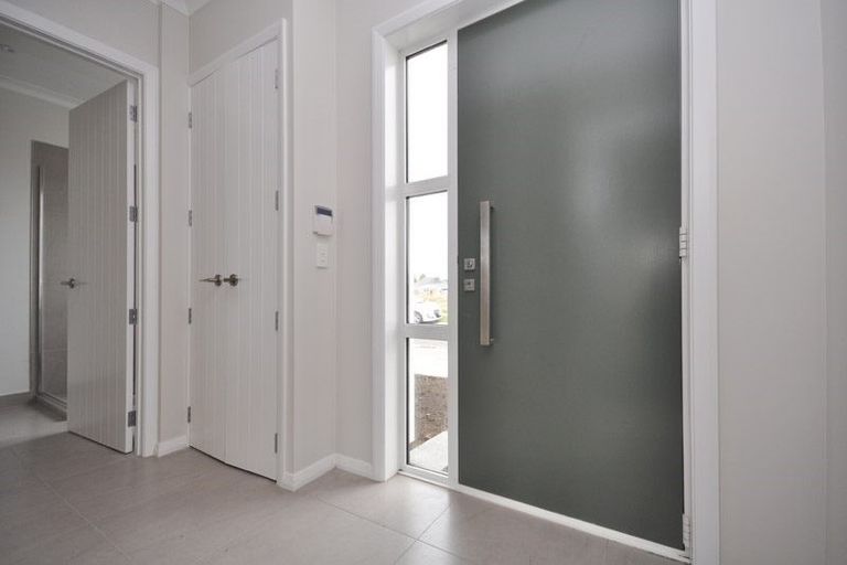 Photo of property in 22 Warbler Crescent, Papakura, 2110