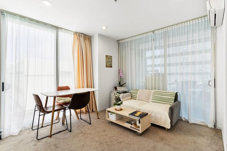 Photo of property in Proximity Apartments, 402/17 Osterley Way, Manukau, Auckland, 2104