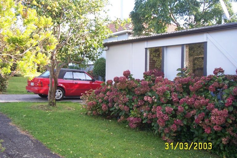 Photo of property in 77 Tahapa Crescent, Meadowbank, Auckland, 1072