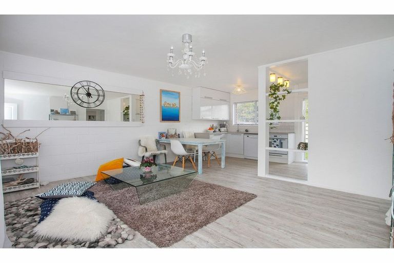 Photo of property in 1/83 Birkdale Road, Birkdale, Auckland, 0626