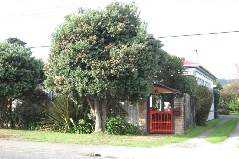 Photo of property in 6 Kiwi Road, Raumati Beach, Paraparaumu, 5032