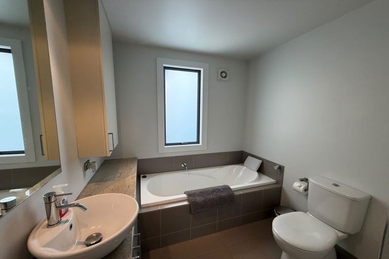 Photo of property in 100a Lake Road, Northcote, Auckland, 0627