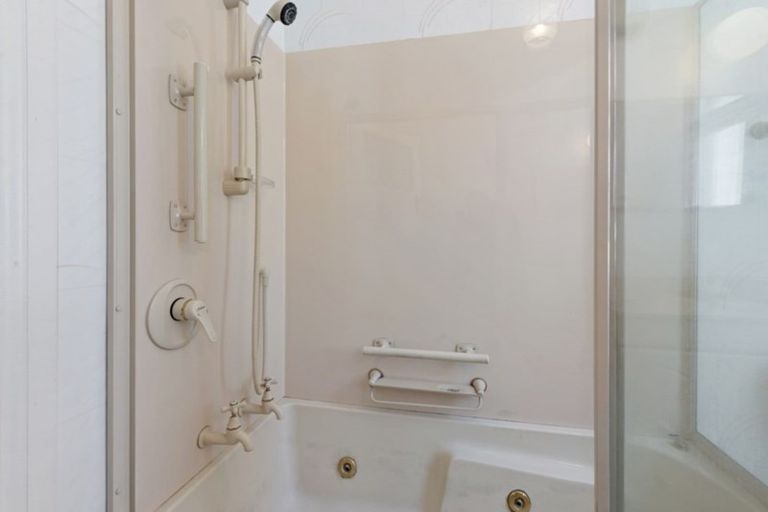 Photo of property in 27 Central Terrace, Alicetown, Lower Hutt, 5010