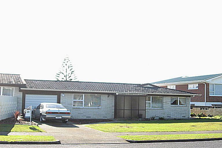 Photo of property in 74 Grande Vue Road, Hillpark, Auckland, 2102