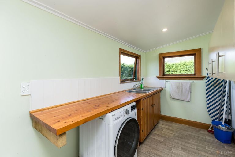 Photo of property in 19 Mount John Road, Waimate, 7977