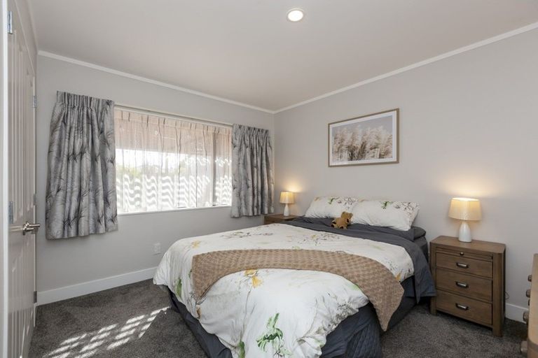 Photo of property in 68 Guildford Drive, Paraparaumu, 5032