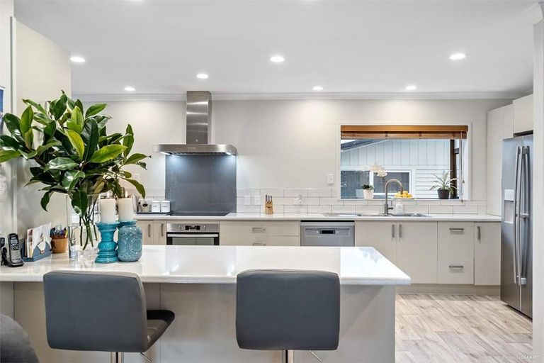 Photo of property in 9 Quibray Place, Botany Downs, Auckland, 2010