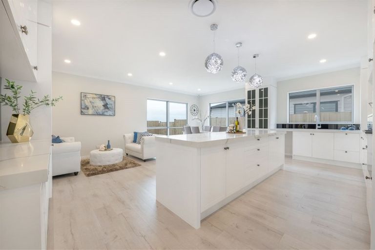 Photo of property in 3 Aklander Rise, Flat Bush, Auckland, 2019