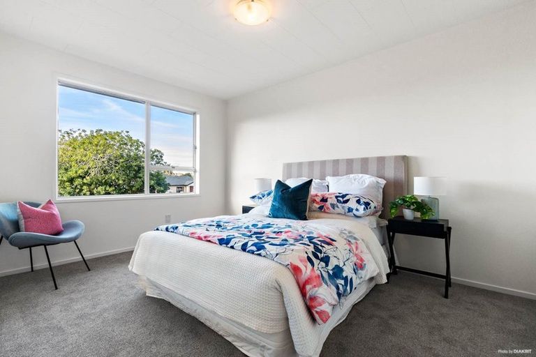 Photo of property in 10 Kereru Place, Half Moon Bay, Auckland, 2012