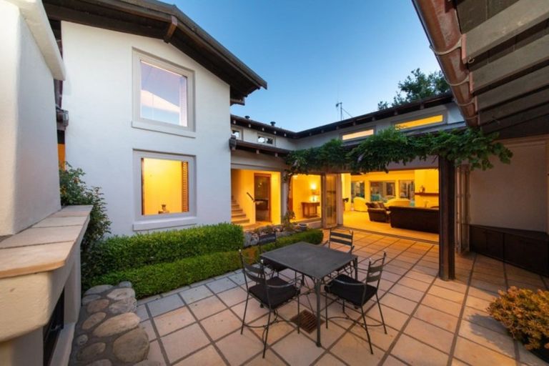 Photo of property in 12 Pastoral Lane, Hokowhitu, Palmerston North, 4410