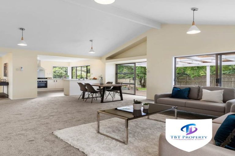 Photo of property in 128 Everglade Drive, Totara Heights, Auckland, 2105