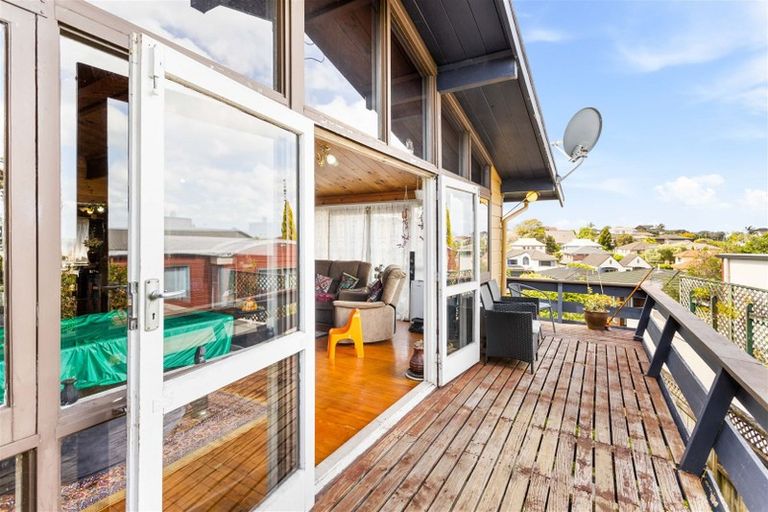 Photo of property in 10 Bluefin Way, West Harbour, Auckland, 0618