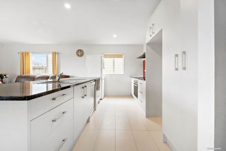 Photo of property in 30 Popokatea Drive, Takanini, 2112