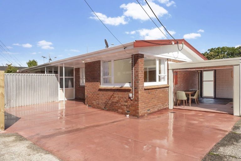 Photo of property in 1/8 Westward Ho, Glen Eden, Auckland, 0602