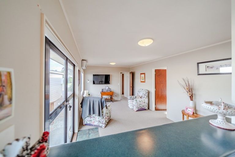 Photo of property in 11 Abbot Avenue, Waipawa, 4210