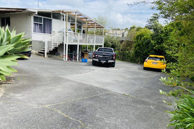 Photo of property in 16 Kirby Street, Glendene, Auckland, 0602