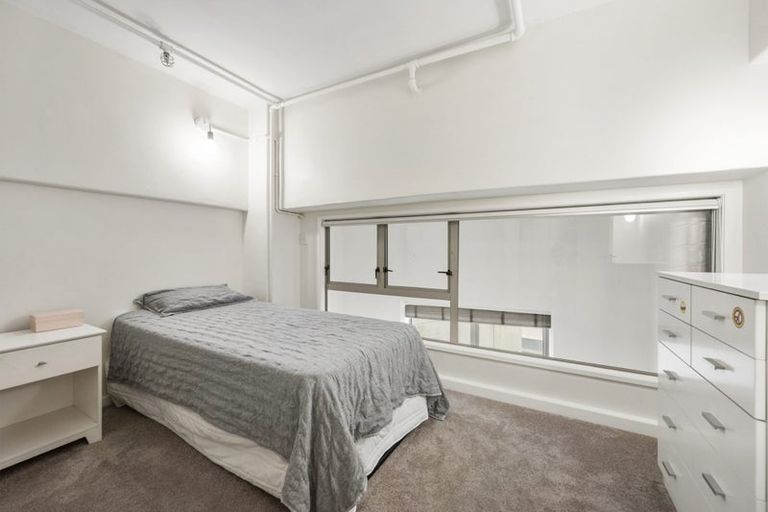 Photo of property in Stadium Garden Flats, 102/107 Thorndon Quay, Pipitea, Wellington, 6011