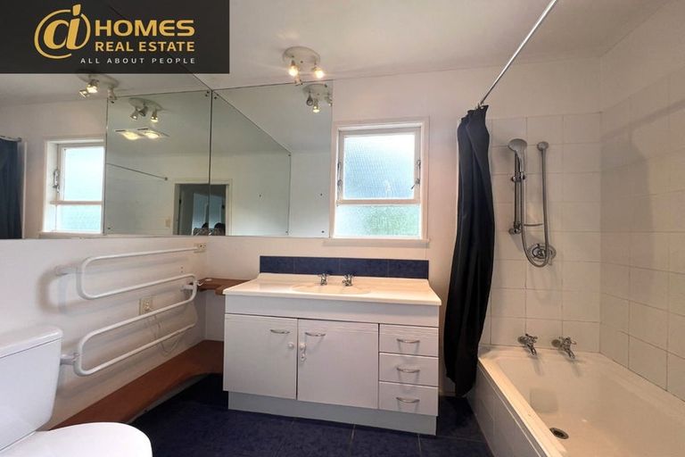 Photo of property in 33 Lynden Avenue, Hillcrest, Auckland, 0627