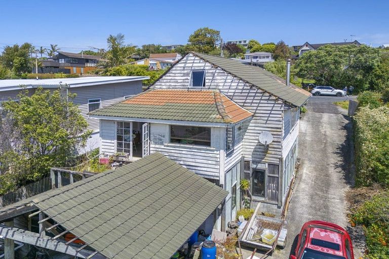 Photo of property in 10 Surf Road, Stanmore Bay, Whangaparaoa, 0932