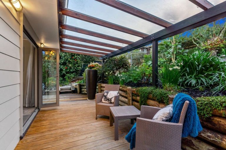 Photo of property in 15 Tableau Place, Totara Vale, Auckland, 0629