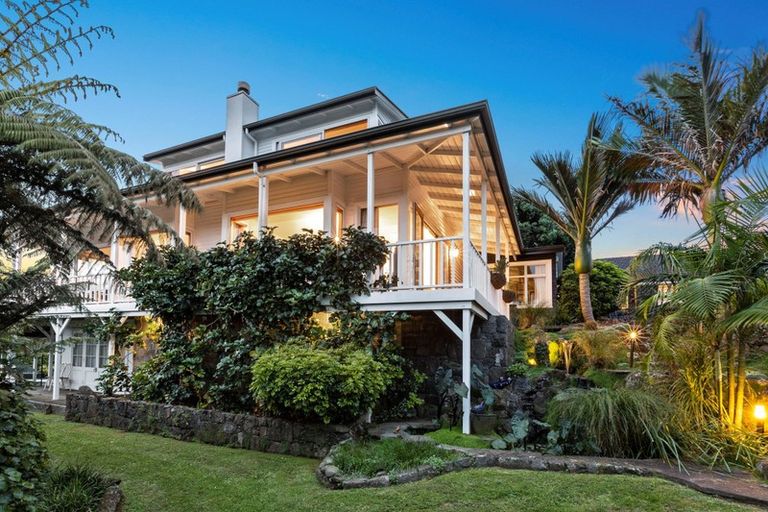 Photo of property in 37 Fairfax Avenue, Northcote, Auckland, 0627