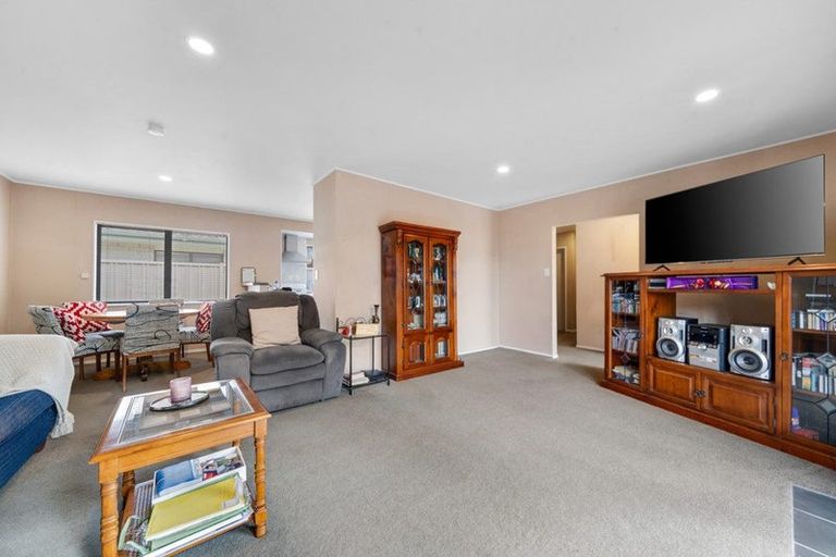 Photo of property in 2/66 Willis Road, Papakura, 2110