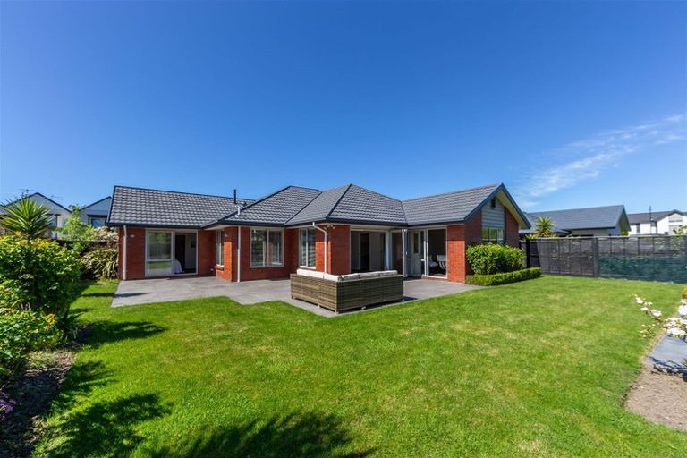 Photo of property in 2 Levinge Lane, Hillmorton, Christchurch, 8024