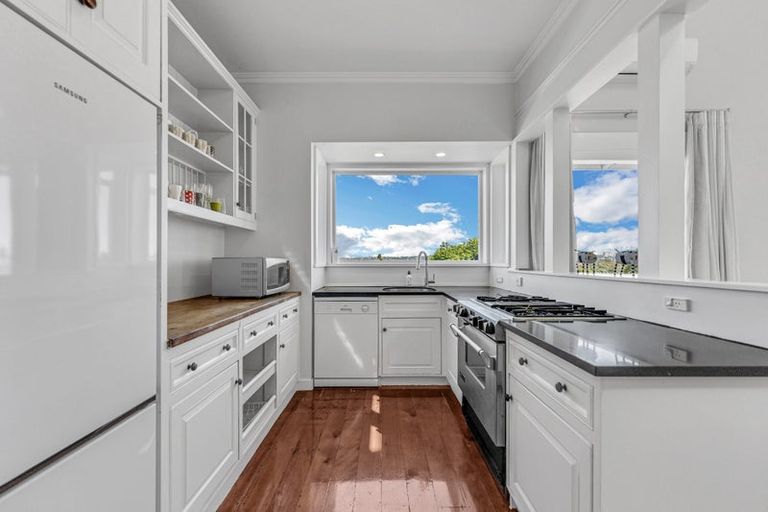 Photo of property in 2/15a Kerr Street, Devonport, Auckland, 0624