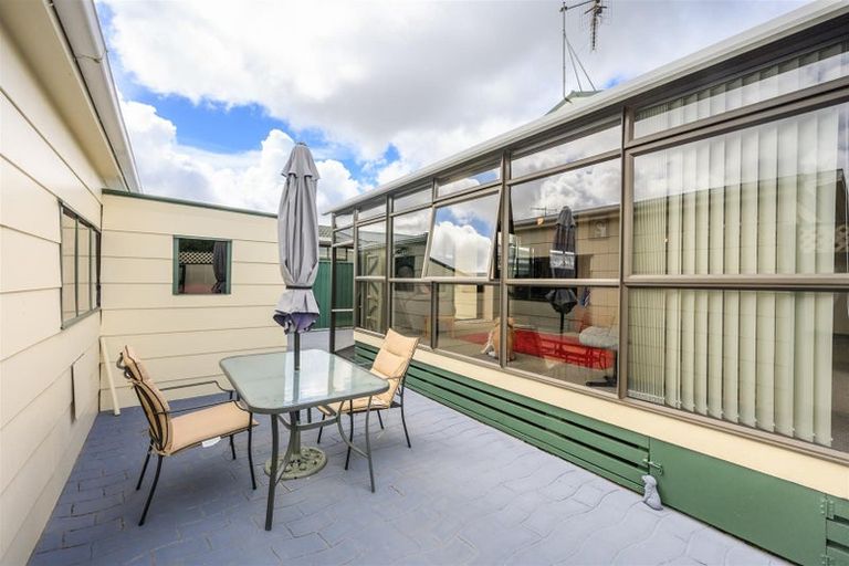 Photo of property in 1 Oldfield Place, Bulls, 4818