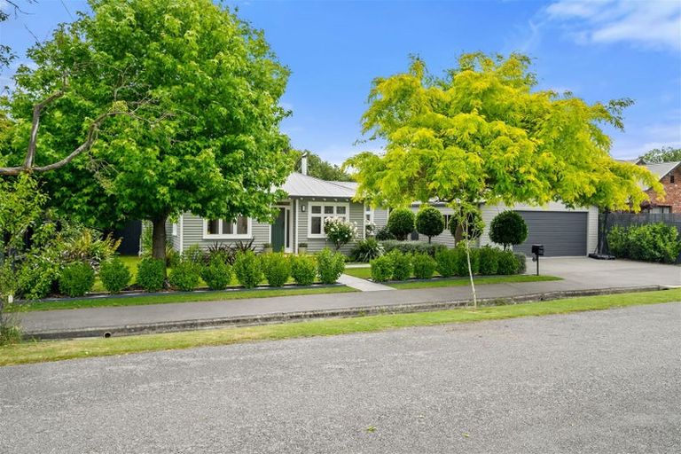 Photo of property in 35 Alpha Avenue, Strowan, Christchurch, 8052