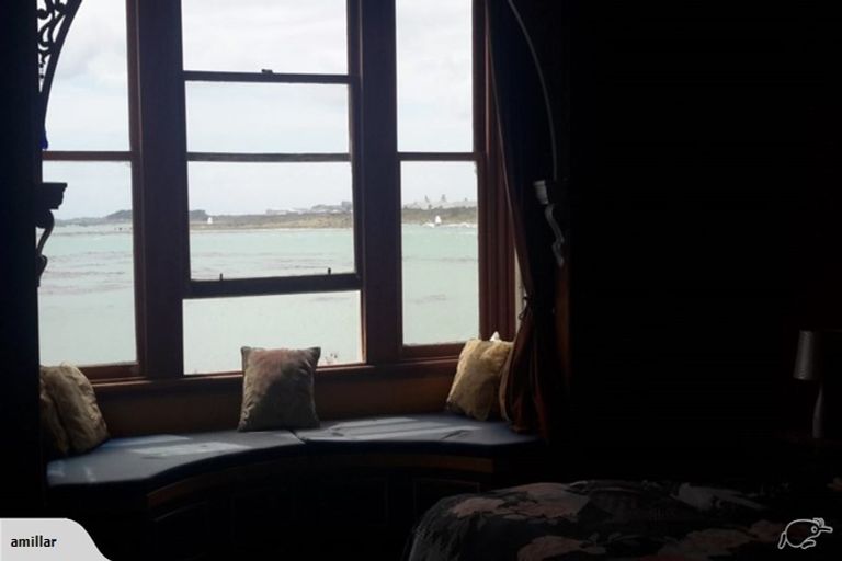 Photo of property in 174 Marine Parade, Bluff, 9814