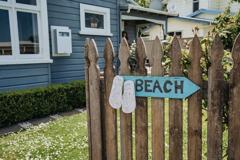 Photo of property in 14 Moana Street, Kaka Point, 9271