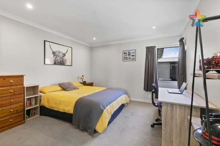 Photo of property in 289 Stokes Valley Road, Stokes Valley, Lower Hutt, 5019