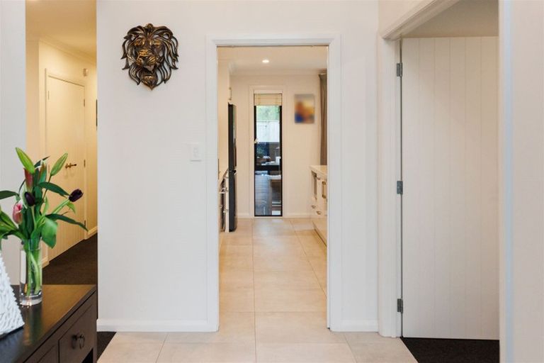 Photo of property in 5 Freedom Drive, Kelvin Grove, Palmerston North, 4414