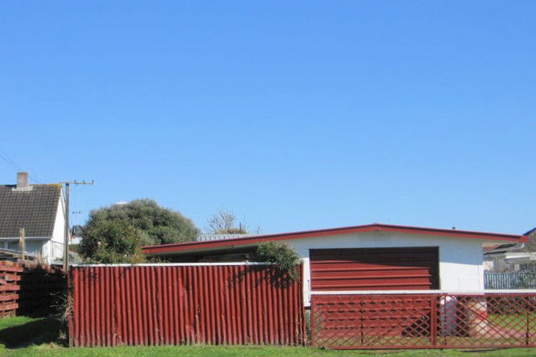 Photo of property in 1 Brown Street, Foxton, 4814