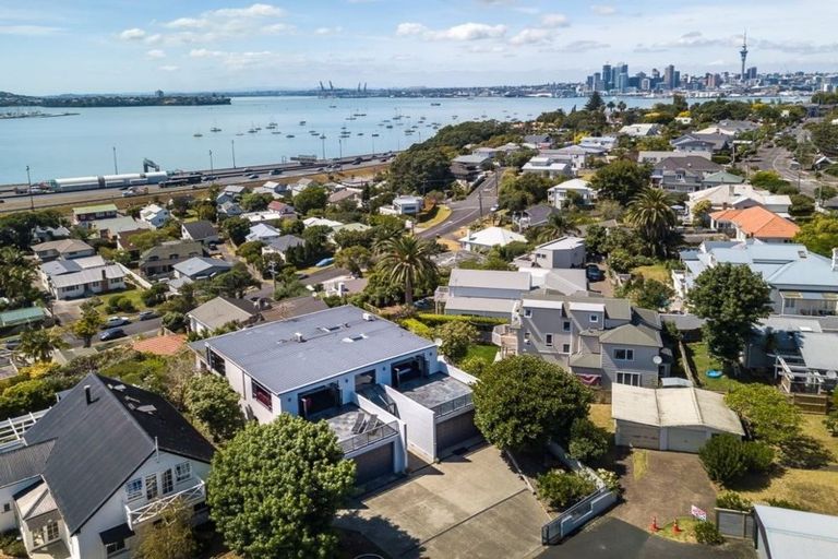 Photo of property in 1/1 Richmond Avenue, Northcote Point, Auckland, 0627