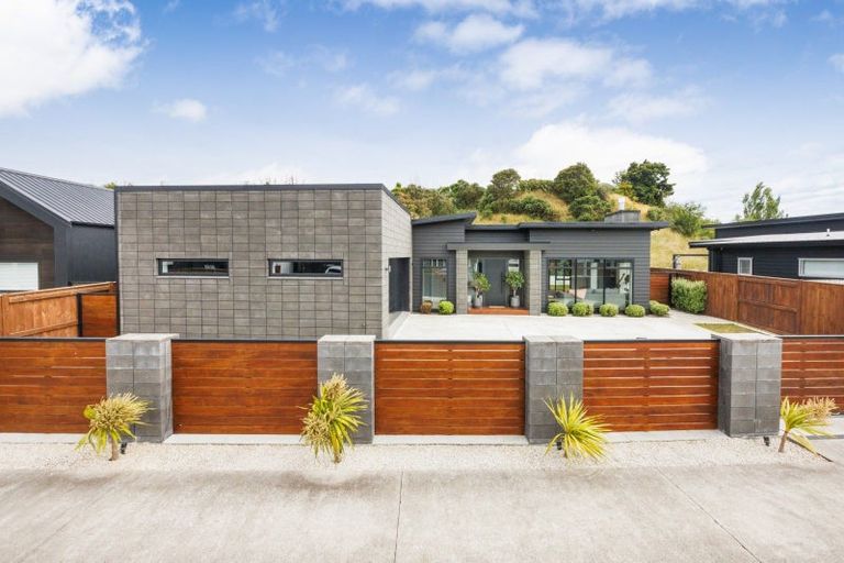 Photo of property in 35 Freedom Drive, Kelvin Grove, Palmerston North, 4414