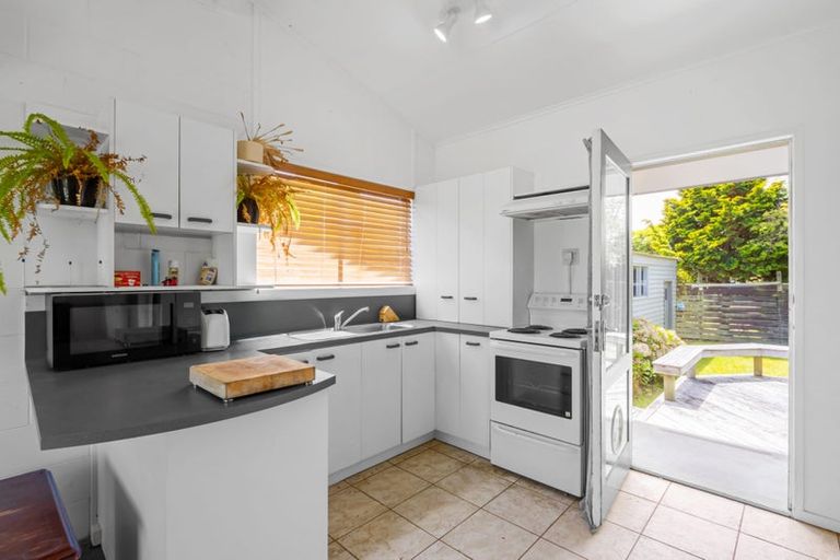 Photo of property in 11 Rainbow Drive, Rainbow Point, Taupo, 3330