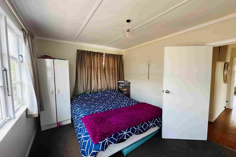 Photo of property in 2 Churton Crescent, Taita, Lower Hutt, 5011