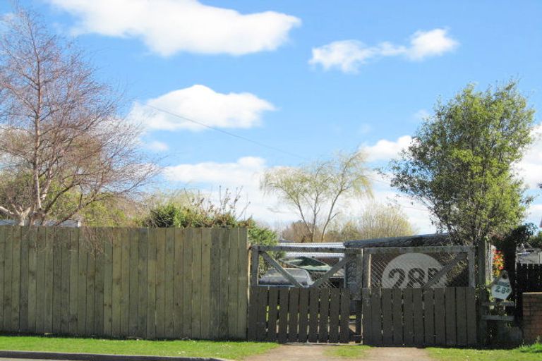 Photo of property in 28 Ross Street, Marton, 4710